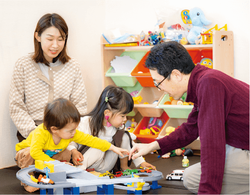 利便性の高い市内の中心部に住まいを購入。カフェやレストラン、コンビニエンスストア、公園などが徒歩圏内にあり便利。2人の子どももすくすくと成長中。