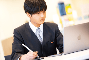 21時まで利用できる「プラザきくる」。学校帰りに立ち寄り、集中できる環境の中で勉強することができます。